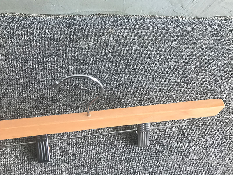 LEEVANS New wooden clip hangers Suppliers for pants-4