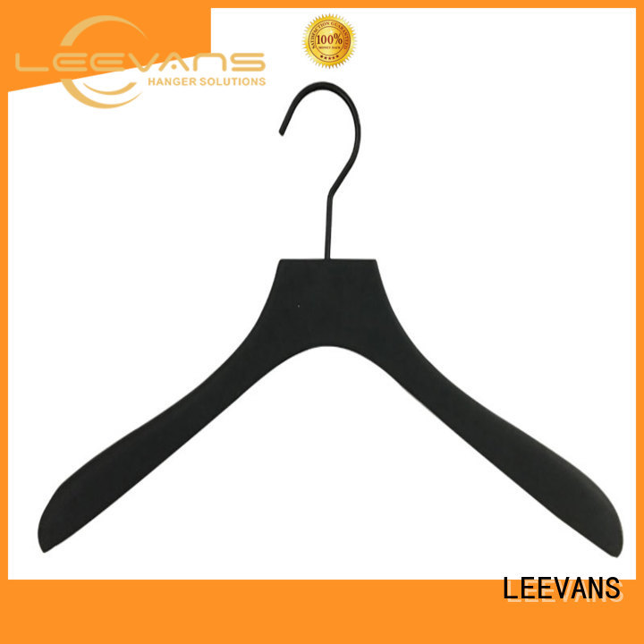 LEEVANS personalized wooden hangers black for children
