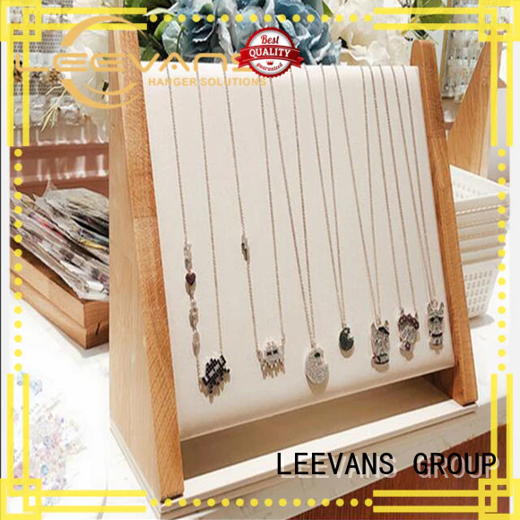 LEEVANS retail display props for business
