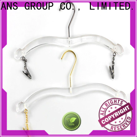 New white hangers black company for casuals