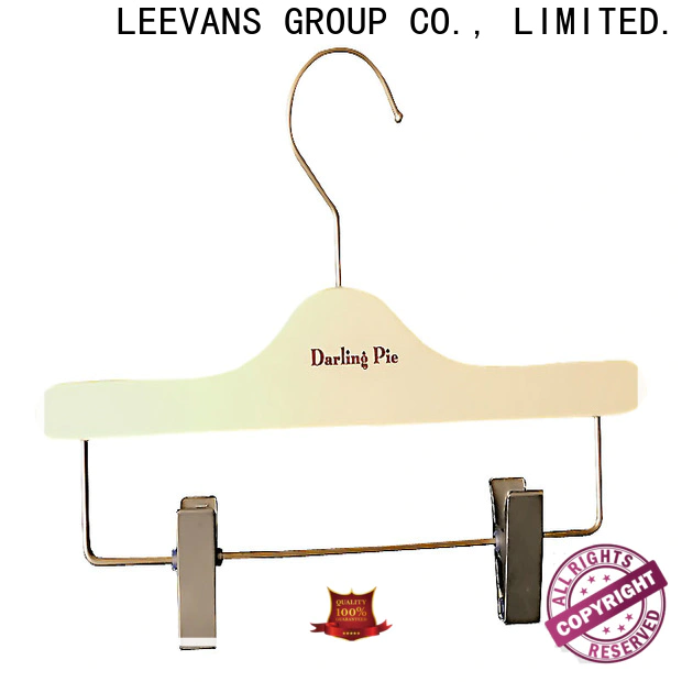 LEEVANS Top timber coat hangers Supply for kids