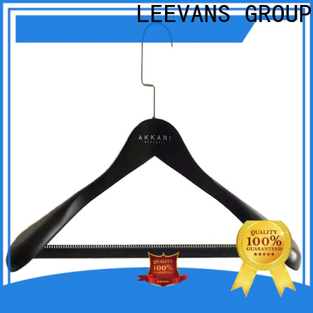 LEEVANS High-quality personalised wooden hangers for business for kids