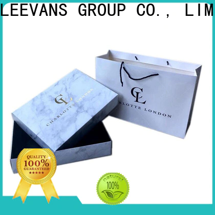LEEVANS clothing display for business