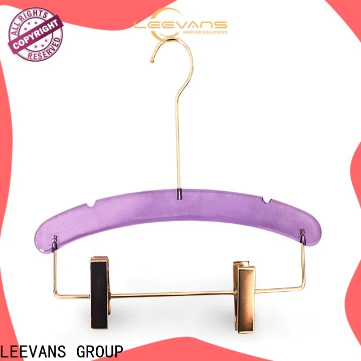 LEEVANS two cubicle hangers factory for sweaters