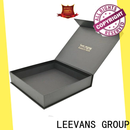 LEEVANS clothing display for business