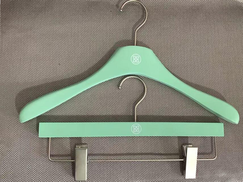Customized color for hangers , Coat hanger and Skirt hanger with customized brand logo