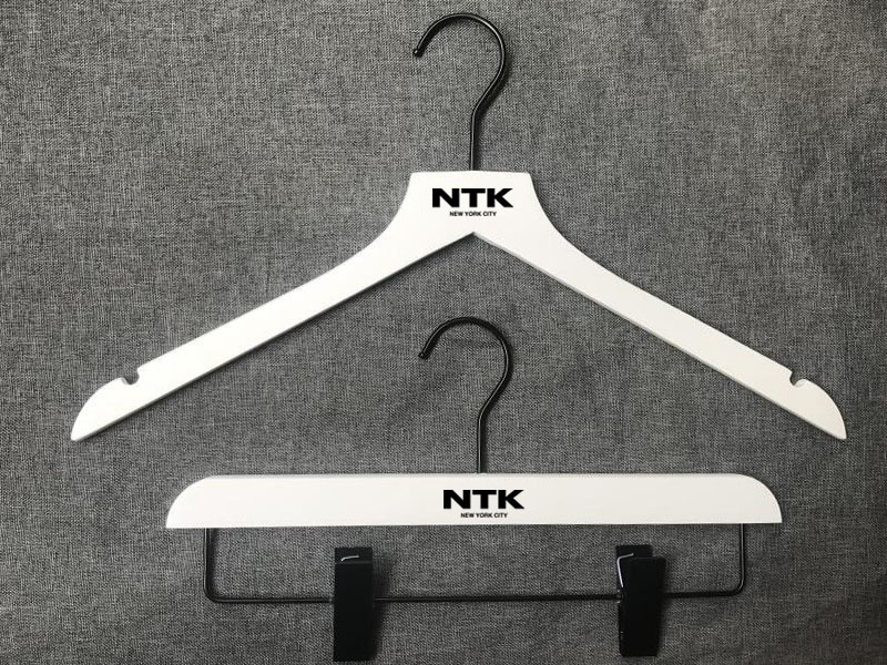 Non Slip White Wooden shirt hangers wholesale With Black Hook