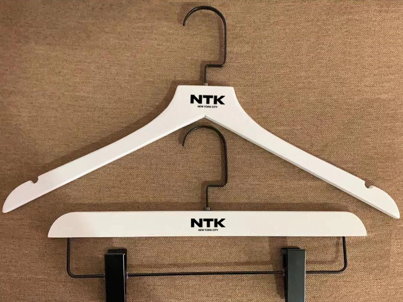 Non Slip White Wooden shirt hangers wholesale With Black Hook