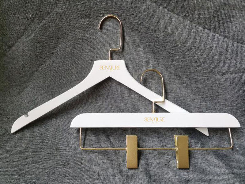 product-Fashion Women Clothes Hanger In White, Non Slip Top Hanger-LEEVANS-img