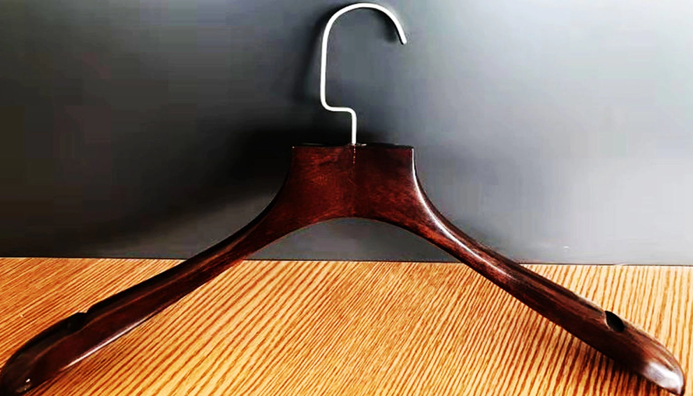 Deluxe hanger with flat head collar form with two notches for displaying skirt or coat