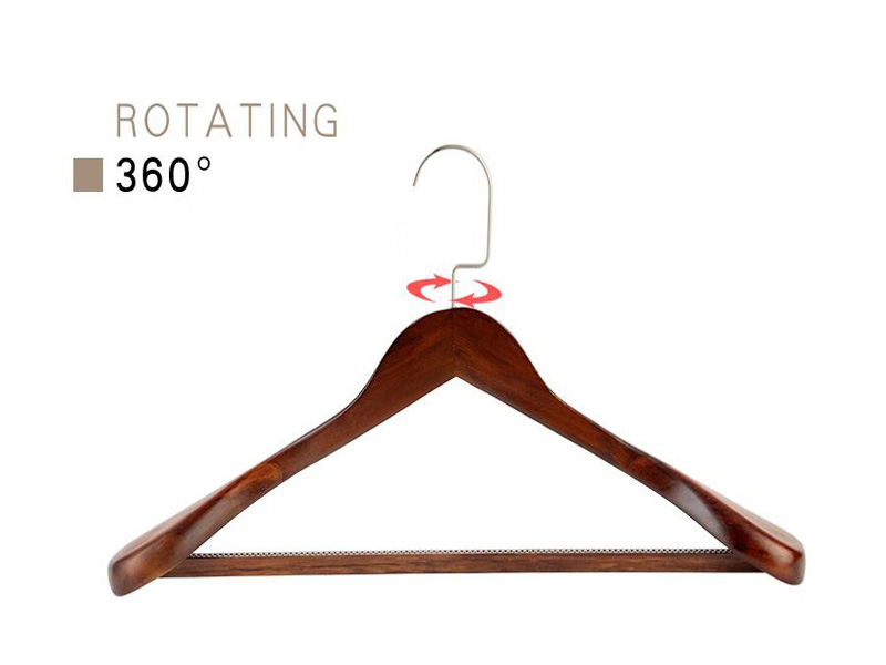 Know The Pros And Cons Of Wood Hangers Versus Plastic Hangers LEEVANS