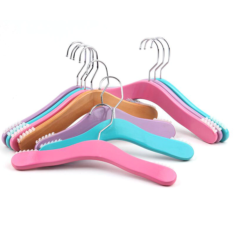 LEEVANS finish beautiful clothes hangers company for children