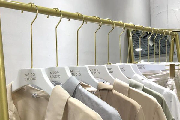 LEEVANS New branded coat hangers factory