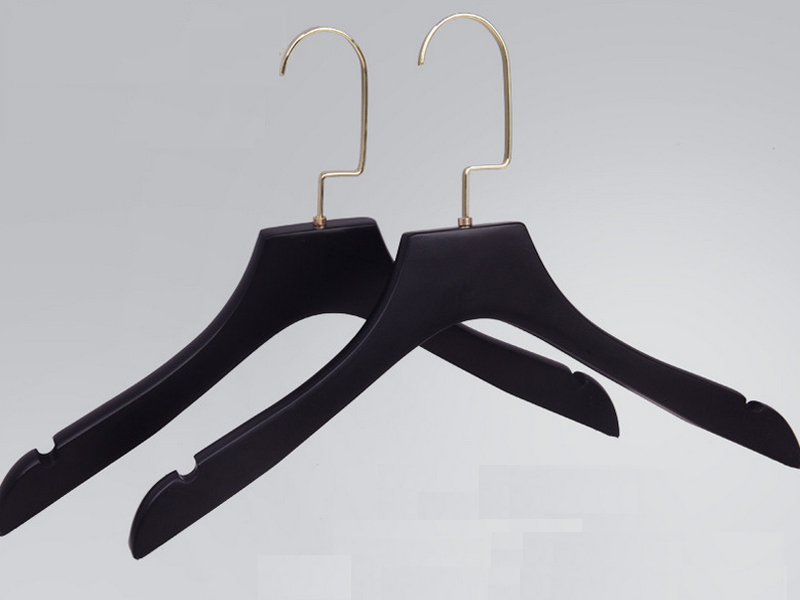 Black Top Hanger With 30mm Thickness On Shoulder