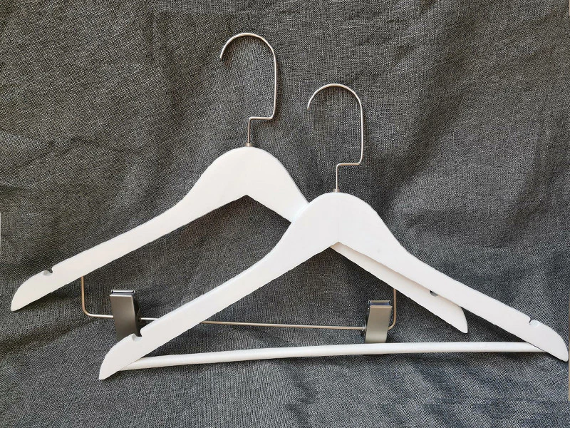LEEVANS Latest clip coat hangers manufacturers