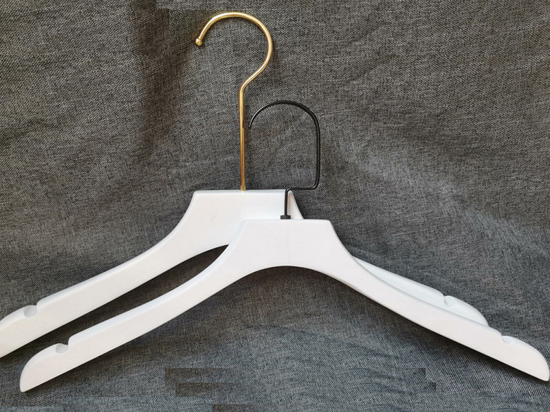Customized High Quality Hot Sale White Gold Hook Anti-slip Wooden Hanger for Women