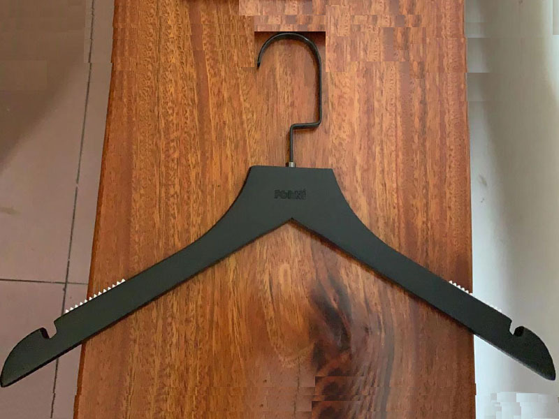 Non Slip White Wooden Coat hangers wholesale With Black Hook