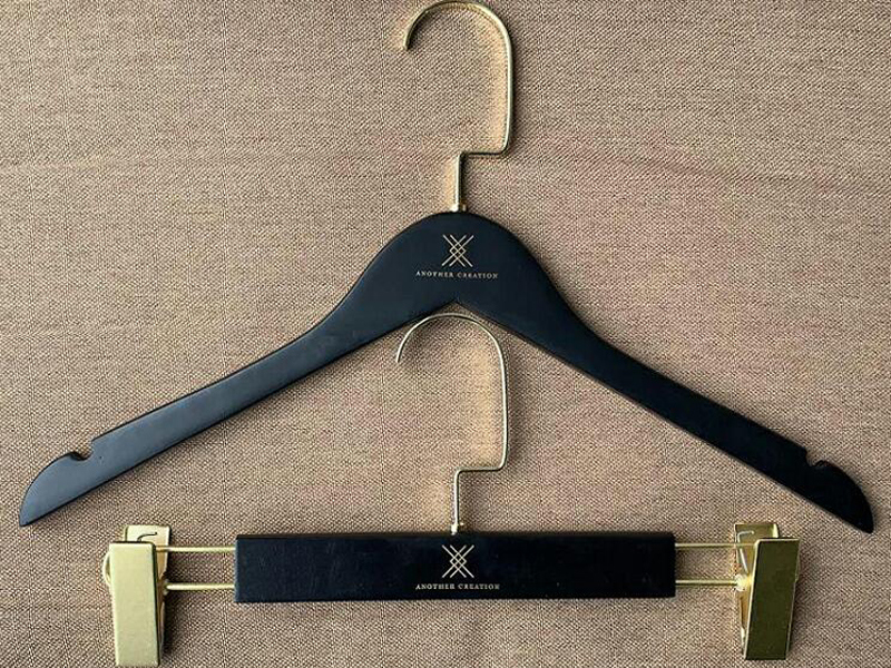 product-Luxury Wooden White Hanger With Clips-LEEVANS-img-1