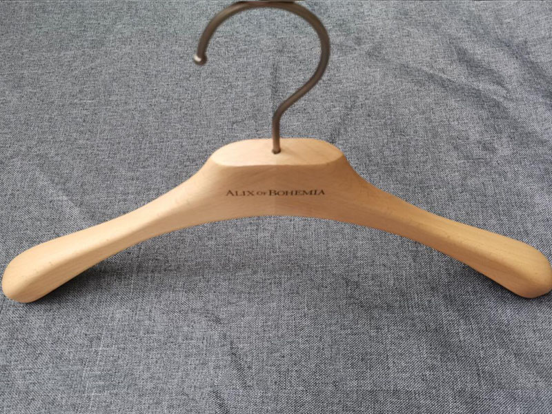 product-LEEVANS-wooden hanger-img