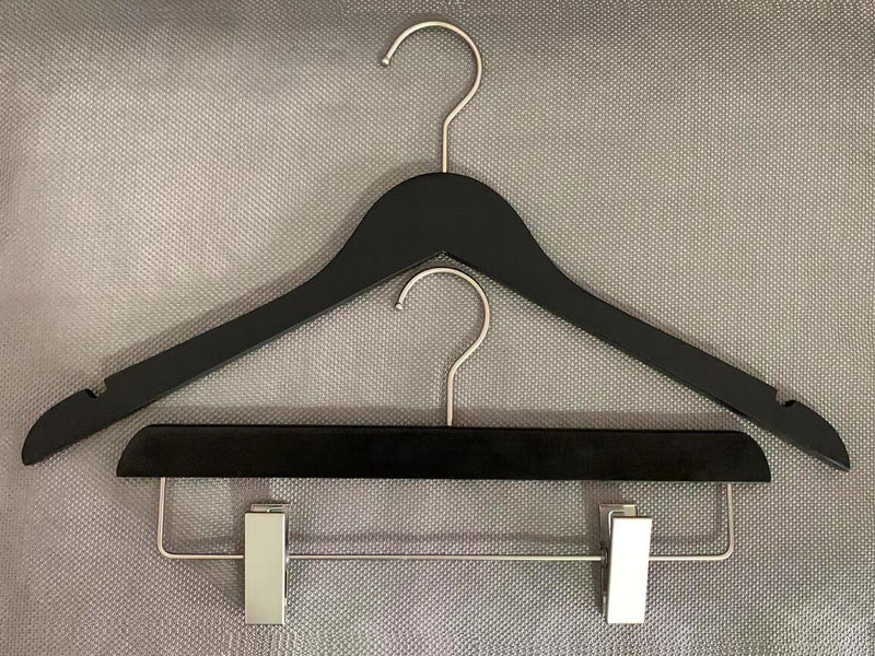 product-LEEVANS-Custom brand black hanger , wooden hanger with clips-img