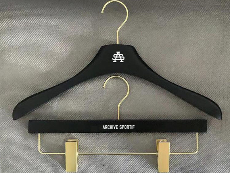 Luxury coat hanger in black and gold metal