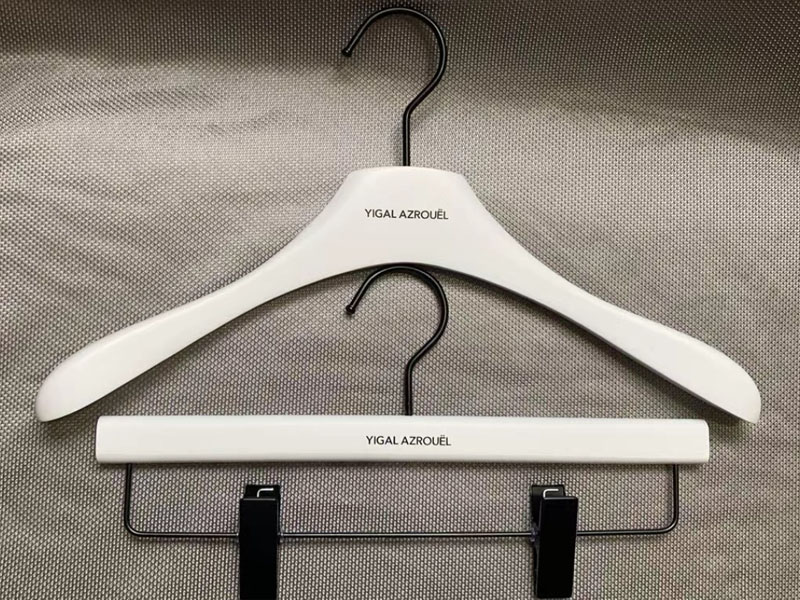 product-LEEVANS-Luxury white top hanger with black logo ,custom hanger with logo-img
