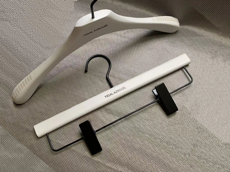product-Luxury white top hanger with black logo ,custom hanger with logo-LEEVANS-img