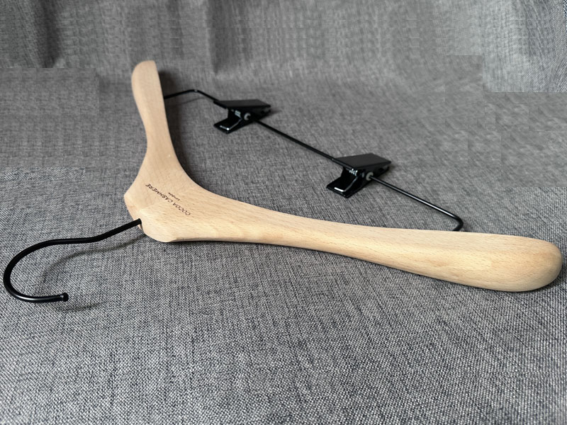 product-LEEVANS-Strength and durability beech wooden hanger in natural color-img