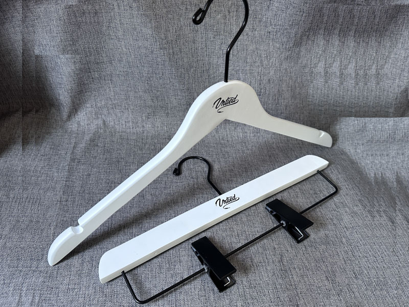product-LEEVANS-Special hook in black for top hanger ,white hanger with black logo ,wooden hanger-im-1