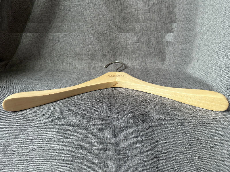 Natural wooden hanger in 3.0 wide shoulder