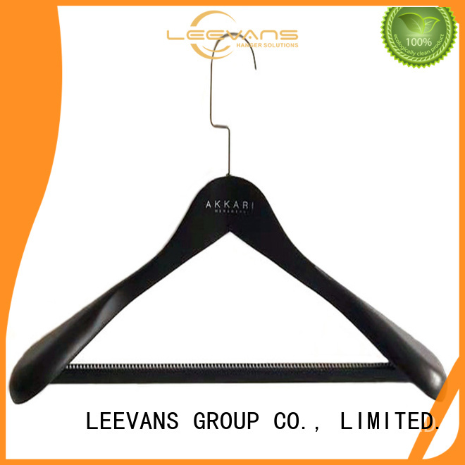 LEEVANS suits extra wide clothes hangers company for children